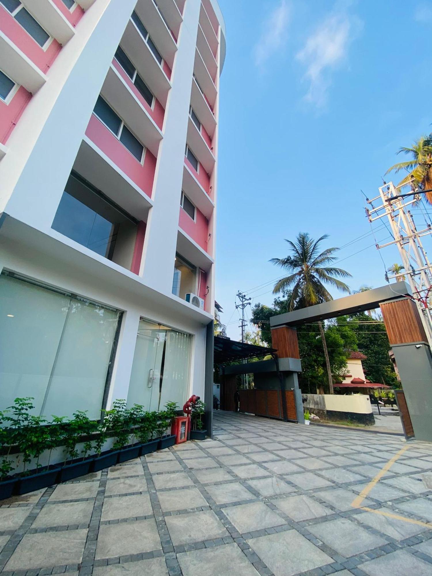 The Habitat Suites Guruvayur Bagian luar foto